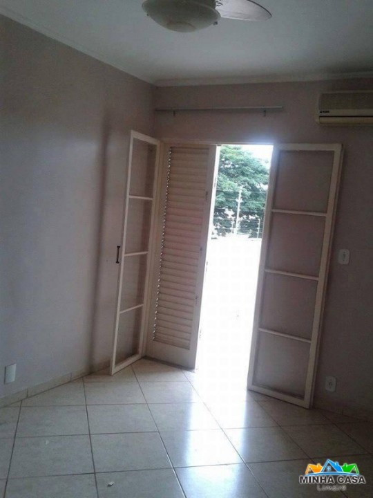 Sobrado c/05 dorms na Vila Claudia