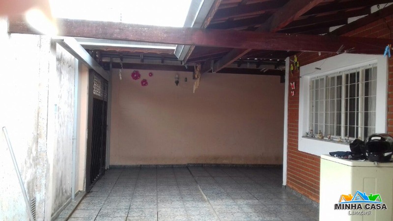 Casa à venda com 3 quartos, 200m² - Foto 1