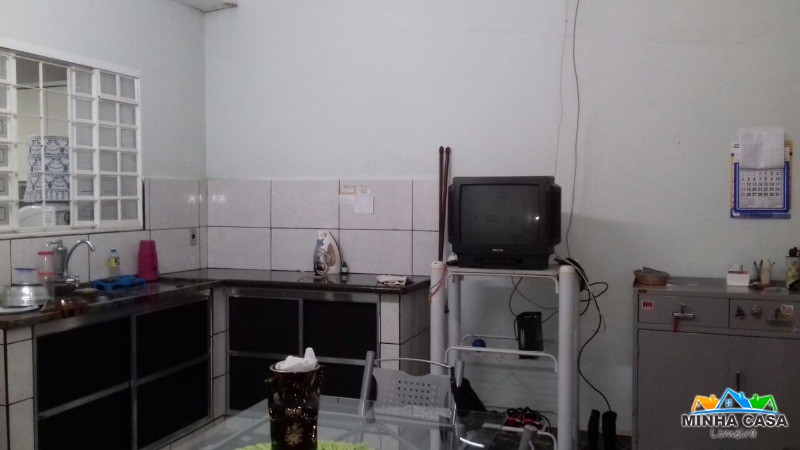 Casa à venda com 3 quartos, 200m² - Foto 2