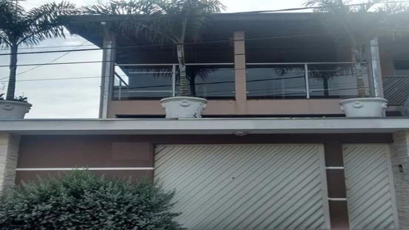 Sobrado à venda com 3 quartos, 240m² - Foto 1