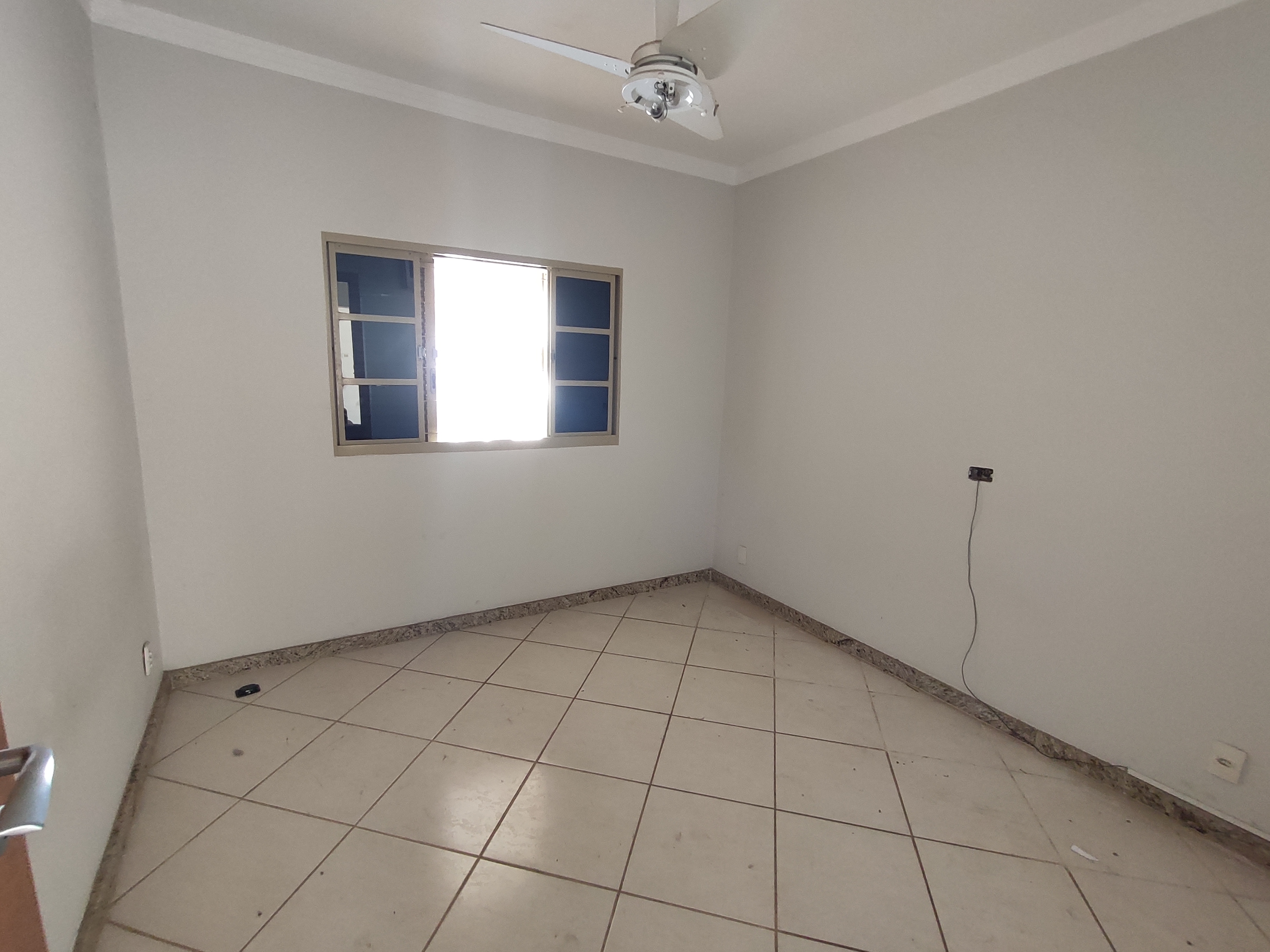 Casa à venda com 2 quartos, 100m² - Foto 4