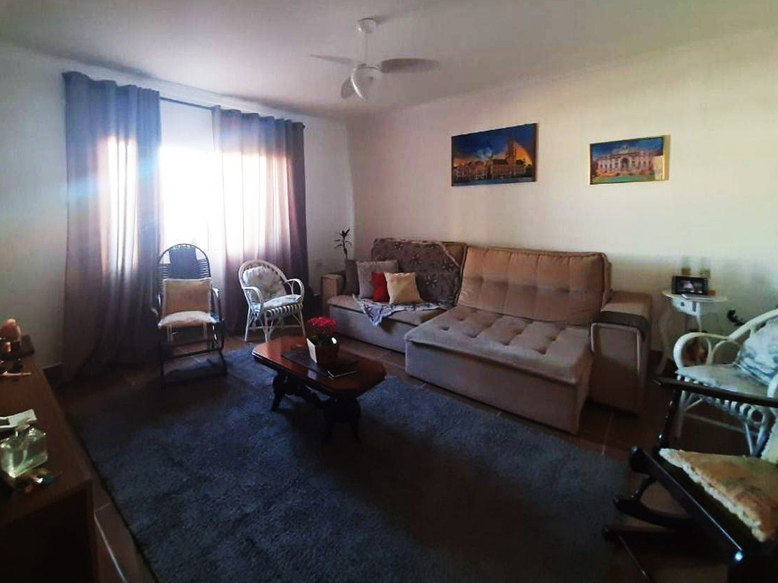 Casa à venda com 3 quartos, 300m² - Foto 2