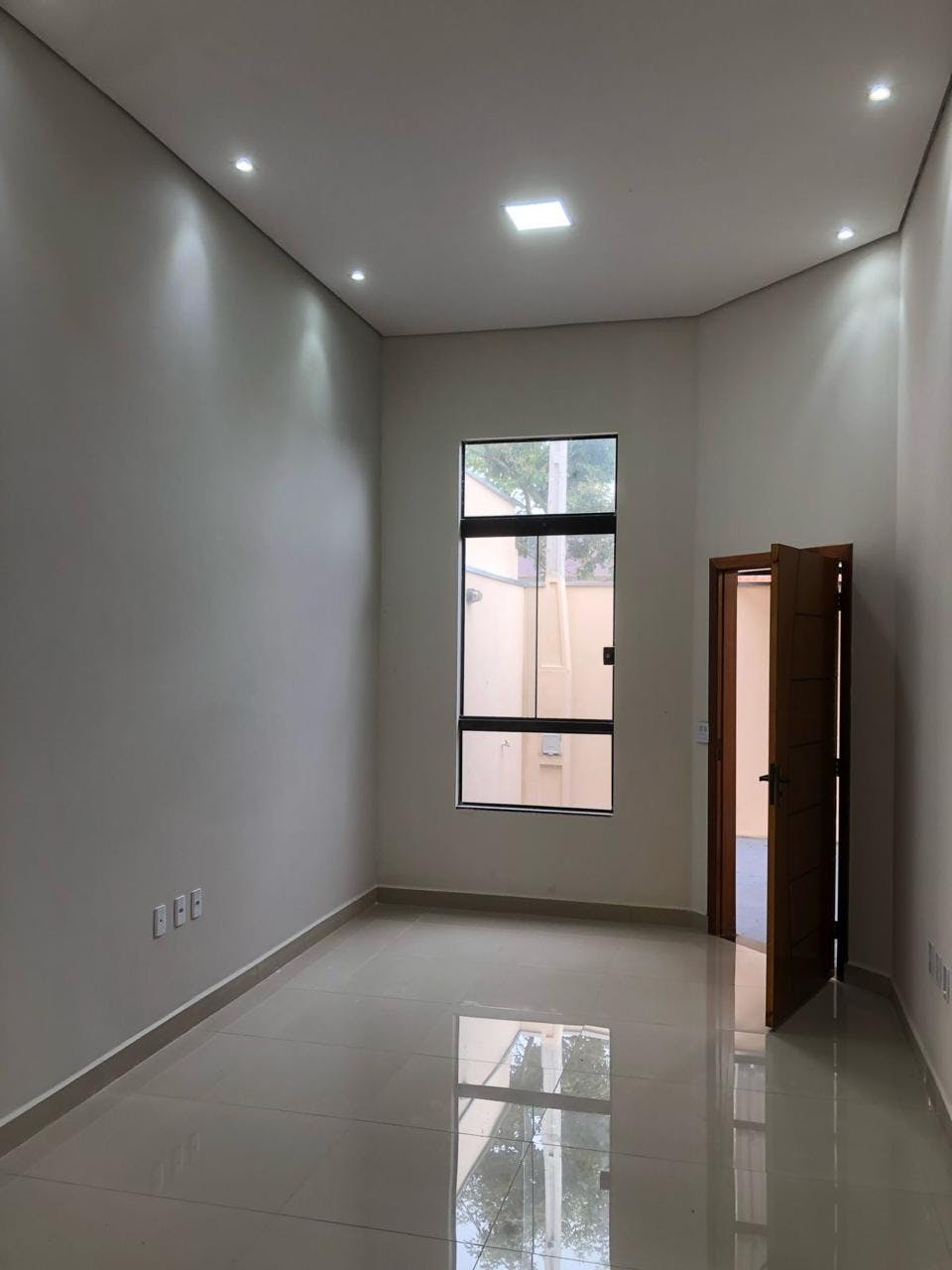 Casa à venda com 2 quartos, 200m² - Foto 1