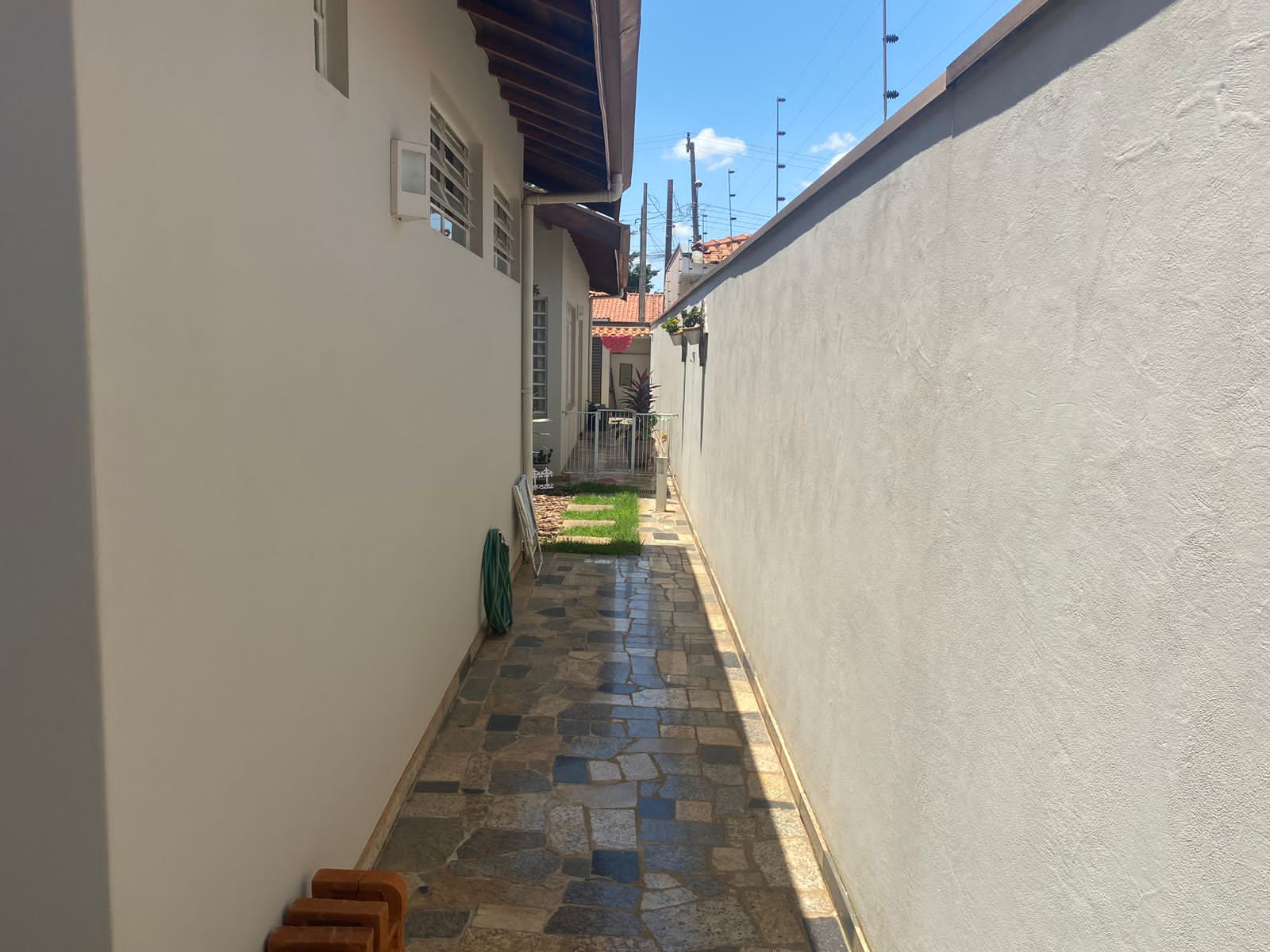 Casa à venda com 3 quartos, 330m² - Foto 3