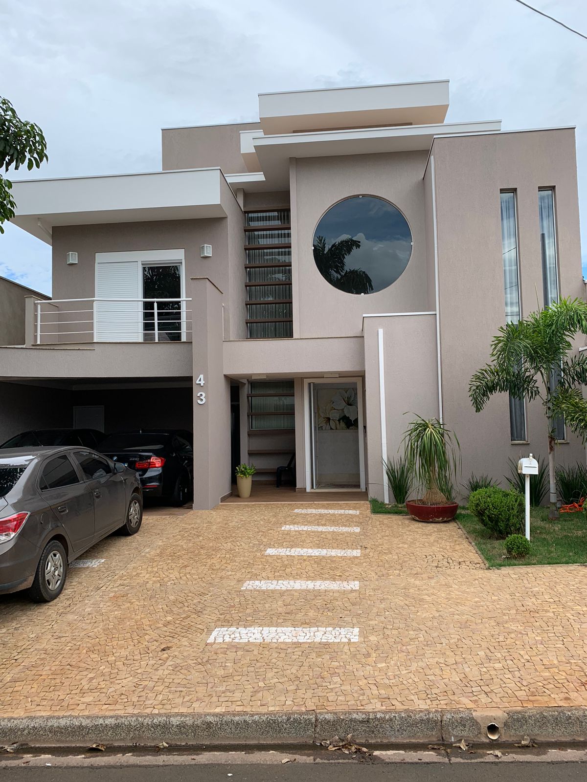 Casa de Condomínio à venda com 4 quartos, 300m² - Foto 1