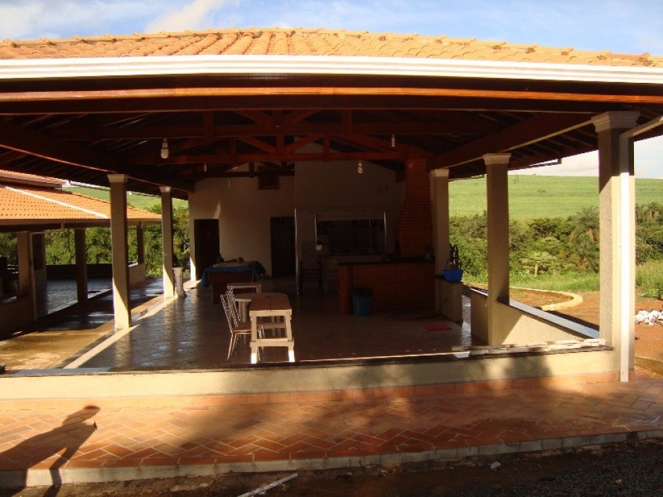 Chácara com 32000m2 em Limeira
