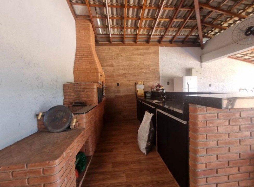 Chacara c/03 dorms sendo 2 suites em Limeira SP