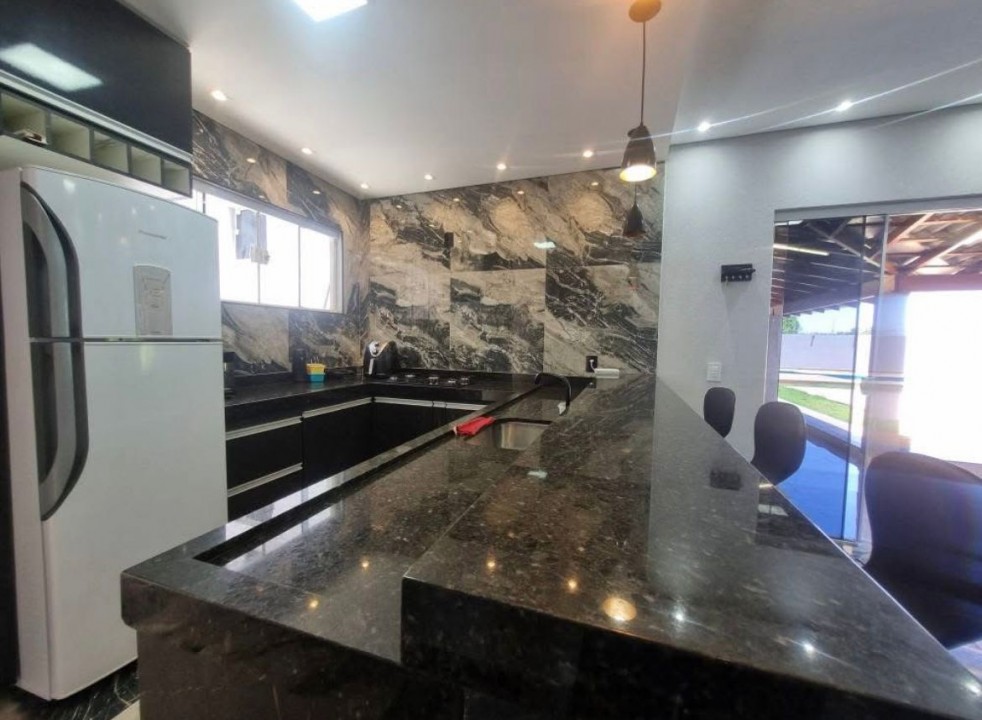 Chacara c/03 dorms sendo 2 suites em Limeira SP